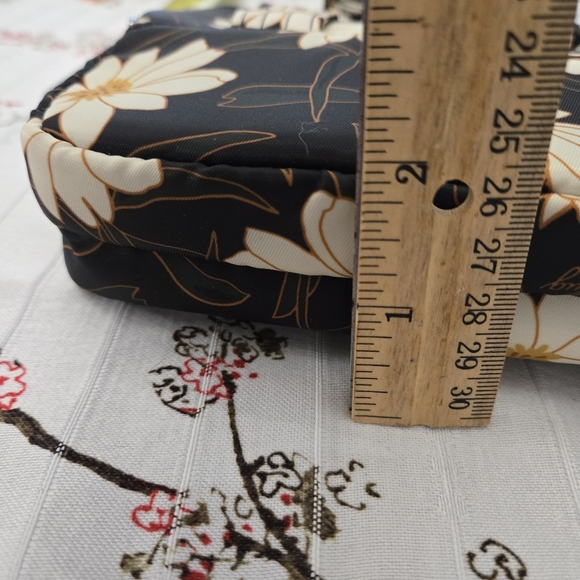 LUG Coupe XL Crossbody Convertible Bag - Picture 6 of 16